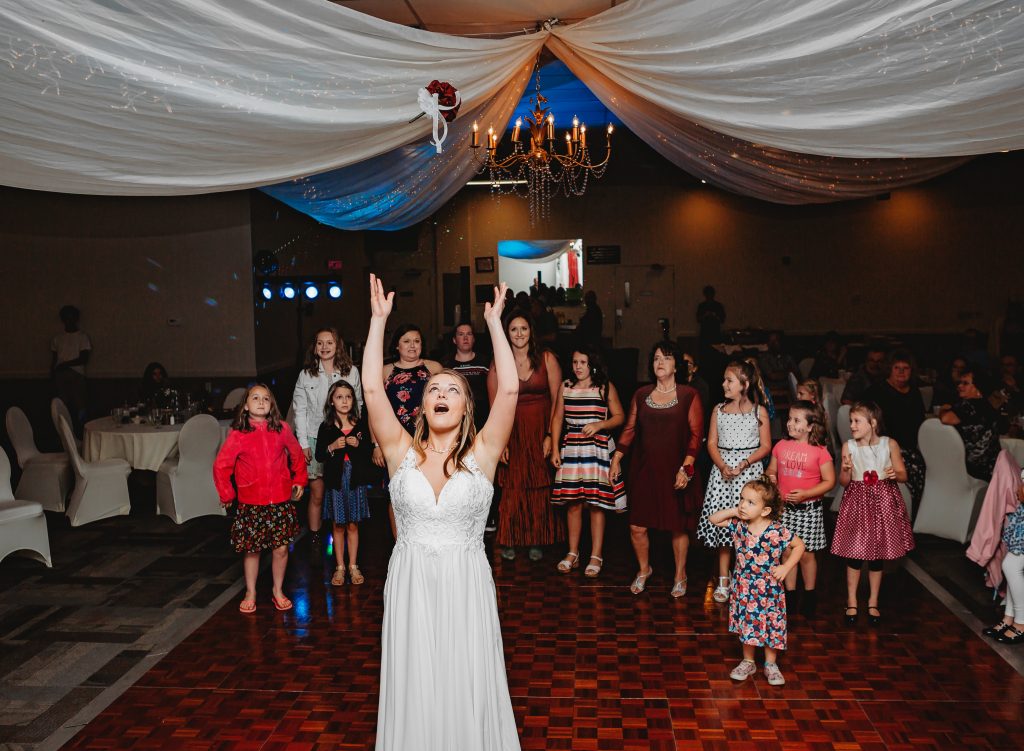 bouquet toss